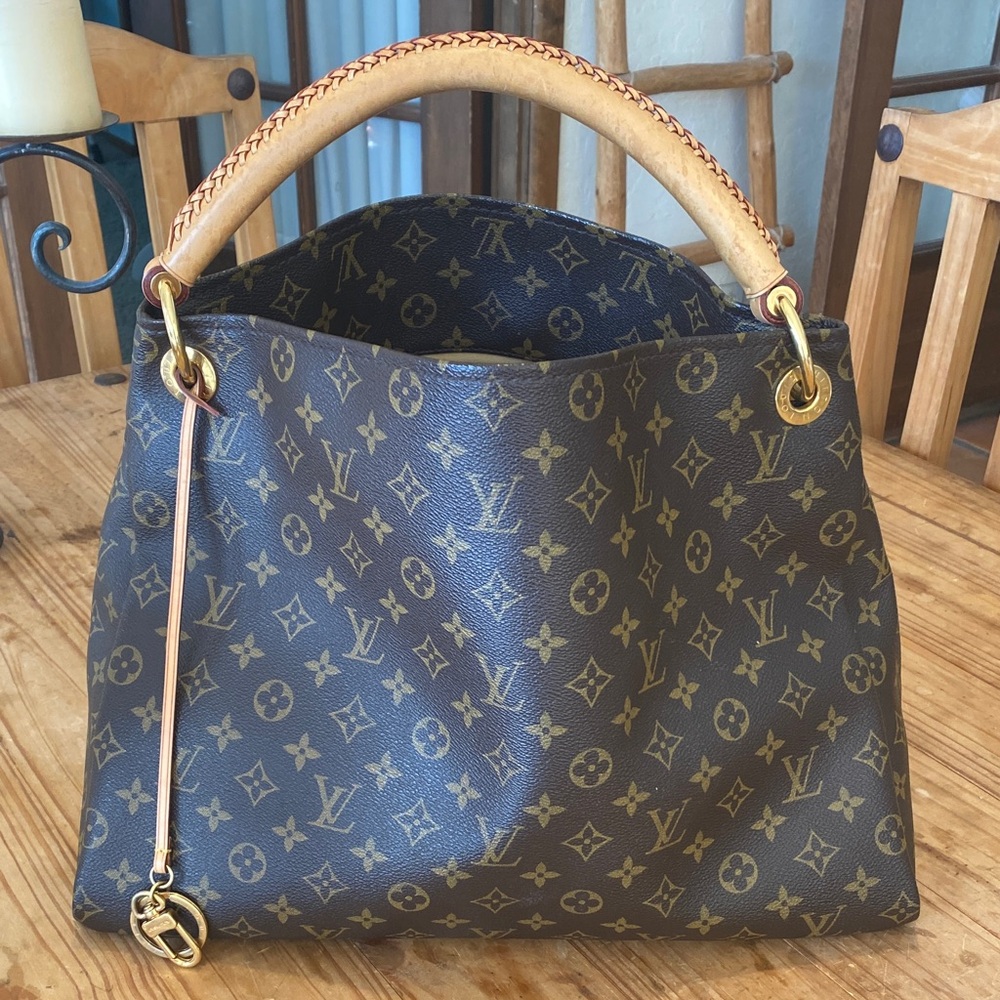 🎉GORGEOUS LOUIS VUITTON ARTSY BAG‼️